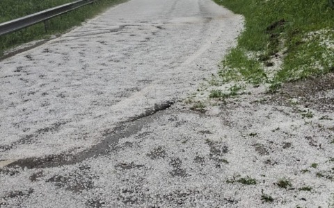 Cinzano colpita da una violenta grandinata