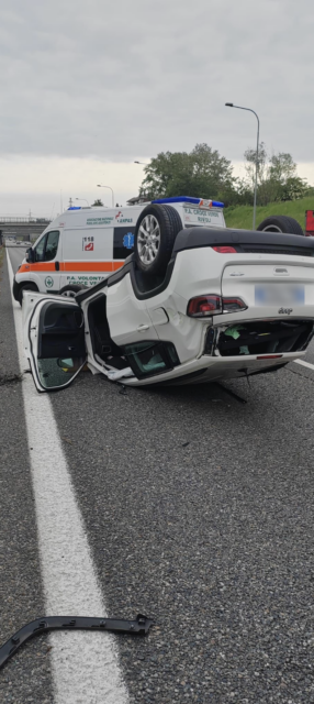 Auto si ribalta sulla Tangenziale Nord: traffico in tilt a Venaria