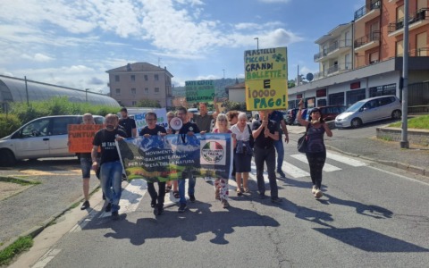 Gassino, la Tarip divide la collina IL VIDEO CORTEO