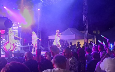 Jo Squillo e la “Rewind 90-2000” accendono lo Street Food Festival, è record di pubblico
