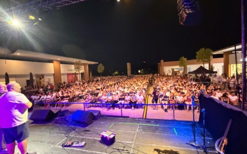 Comicità da sold out al Torino Outlet Village: grande successo per Gene Gnocchi, Scintilla e Vergassola