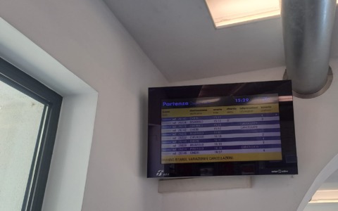 Treni bloccati tra Settimo e Chivasso: circolazione sospesa per accertamenti tecnici
