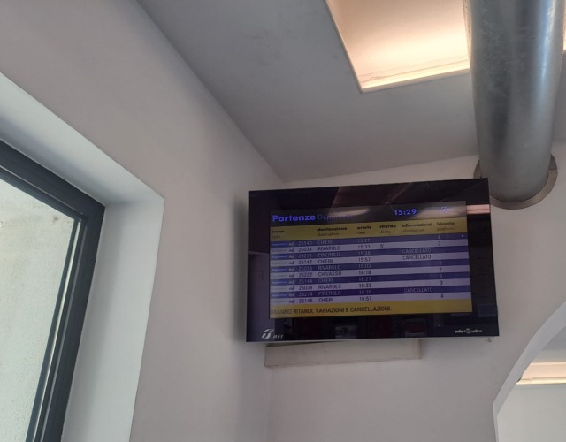 Treni bloccati tra Settimo e Chivasso: circolazione sospesa per accertamenti tecnici