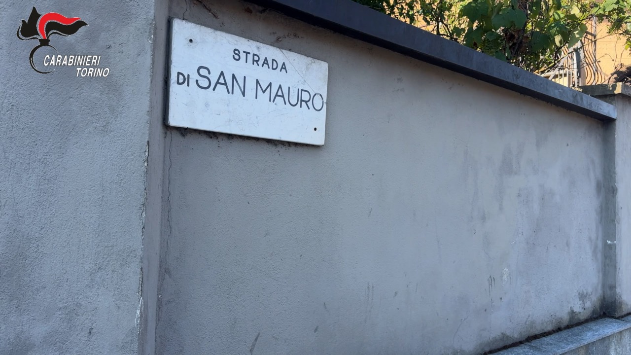 Individuato l’uomo che aveva seguito e rapinato una 14enne nell’androne di casa