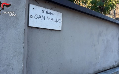 Individuato l’uomo che aveva seguito e rapinato una 14enne nell’androne di casa