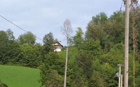 Lavori per il potenziamento delle telecomunicazioni con un elicottero