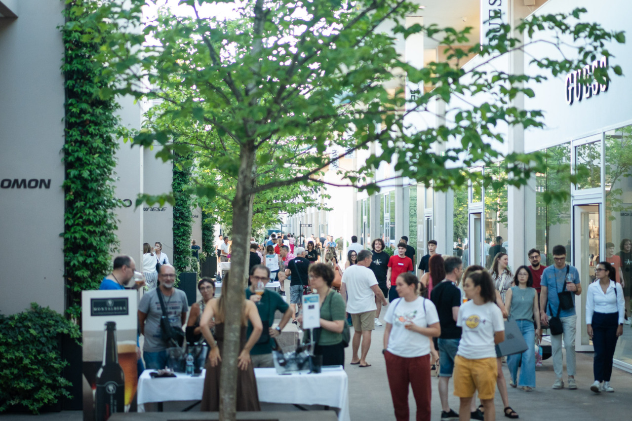 La Notte delle Birre Artigianali al Torino Outlet Village: al via il nuovo appuntamento del Summer Music Village