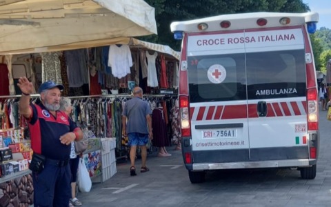 Anziana cade al mercato, soccorsa dai volontari dell’associazione nazionale Carabinieri