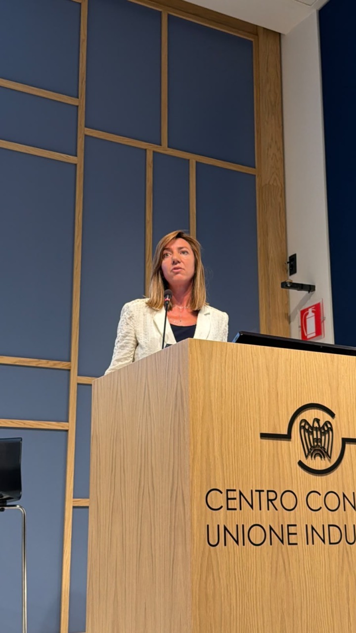 Il Comune fa il convegno sul Pescarito all’Unione industriale, l’opposizione ironizza sul numero di presenti: scoppia la polemica social