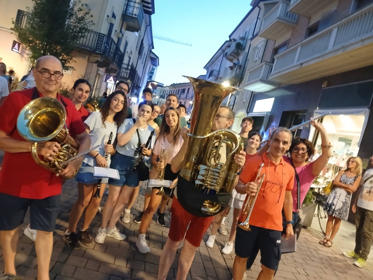 Giovedì di Luglio, il centro di Settimo si riempie di persone: aperte le iscrizioni alla caccia al tesoro