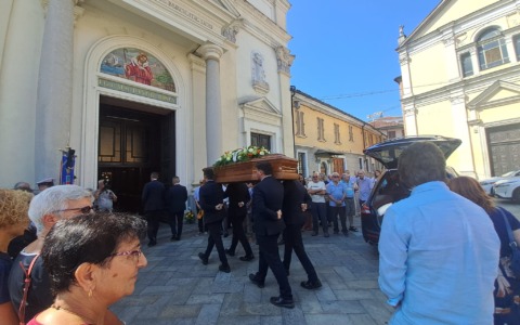 L’ultimo saluto della città a Beppe Rosso