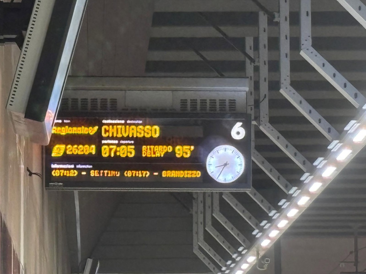 Pendolari ancora alle prese con i disagi sulla Sfm2: «Che spiegazioni avete?»