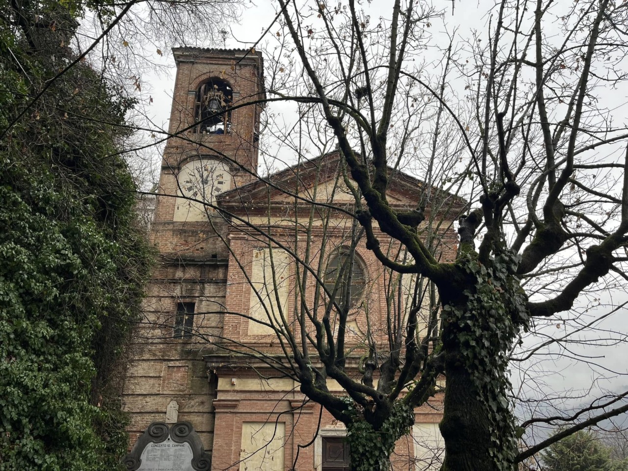 Lo storico campanile dei Santi Andrea e Nicola si trasforma in uno spazio espositivo