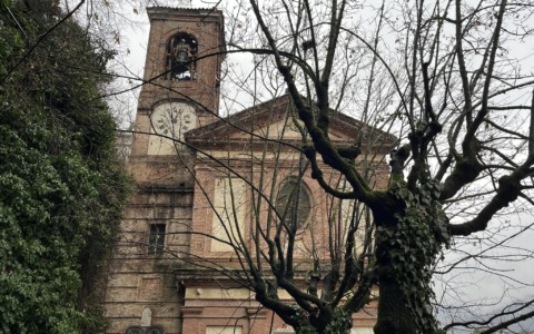 Lo storico campanile dei Santi Andrea e Nicola si trasforma in uno spazio espositivo