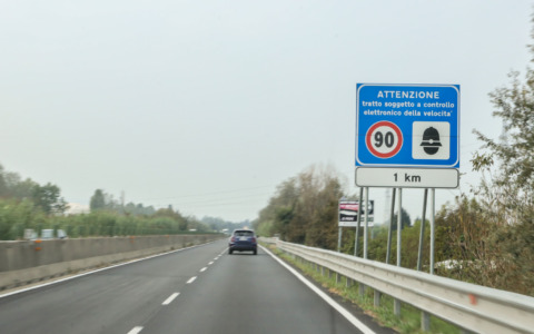 L’autovelox sulla Superstrada 11 non è a norma: il Comune lo spegne