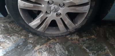 La «vendetta»: licenziato, trova l’auto del suo ex capo e gli buca le gomme