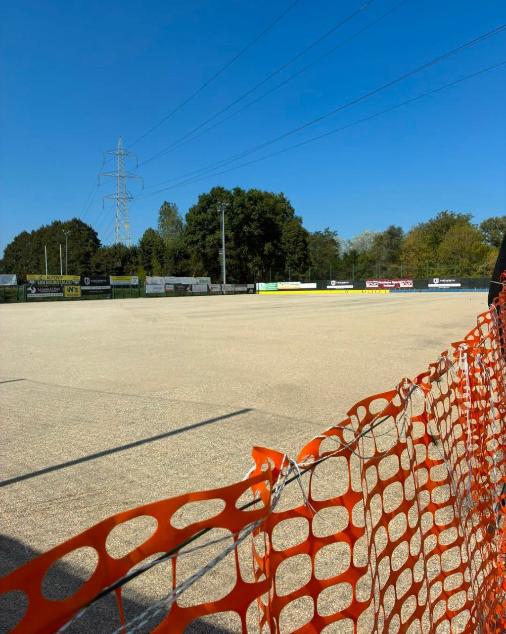 Campo sintetico di San Mauro, Autovip: «Lavori fermi e ancora nessuna data certa»