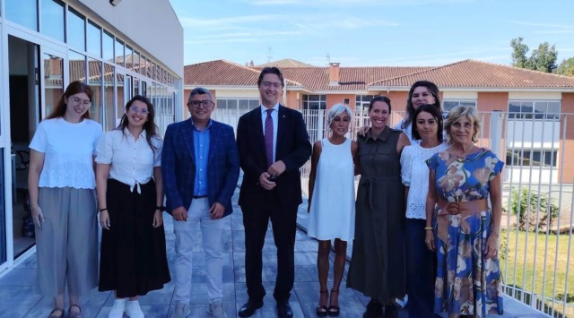 Gassino, inizio speciale per la scuola: il presidente del consiglio regionale alla primaria Alda Merini