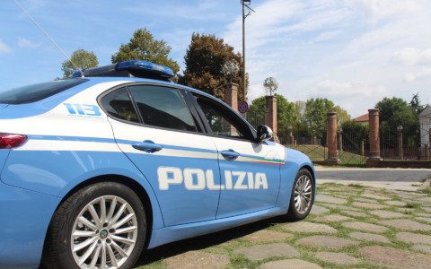 Truffa dello specchietto, arrestata una coppia dopo una folle fuga da Torino a Settimo