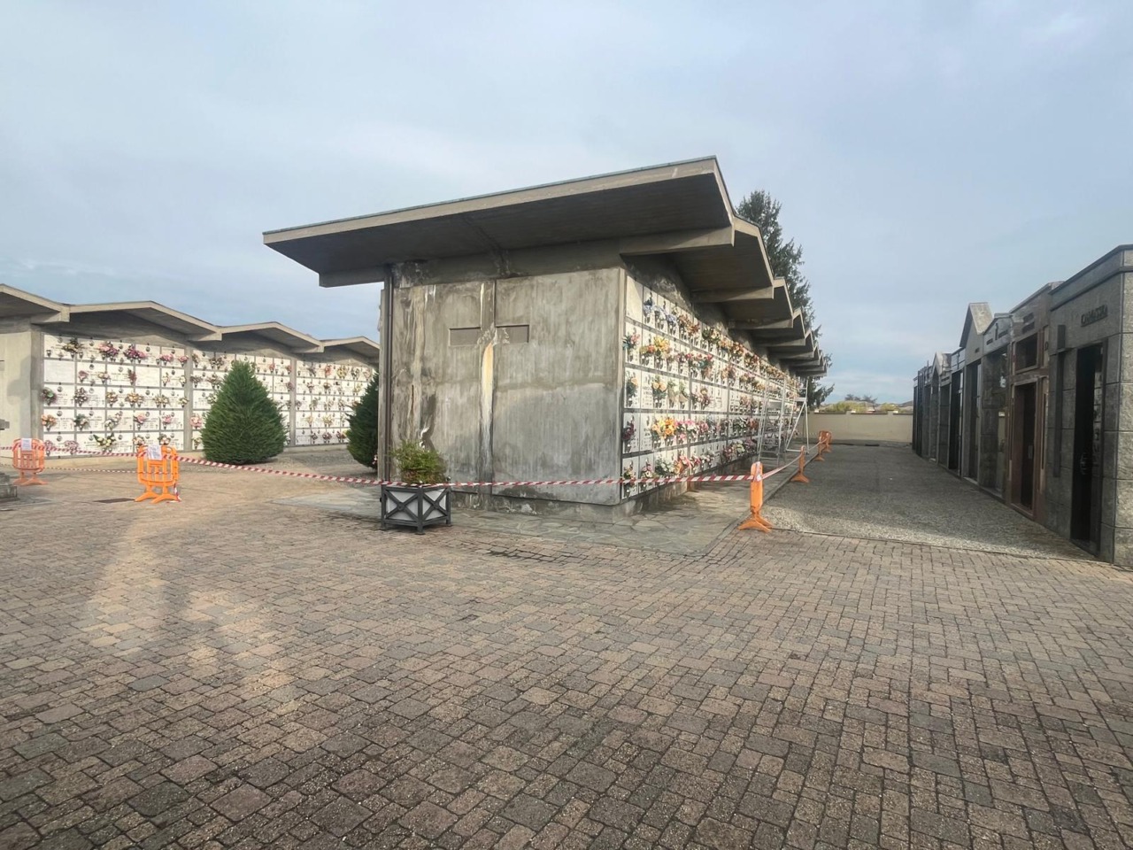 Cimitero di Gassino, non c’è pace: chiuso il campo “C”