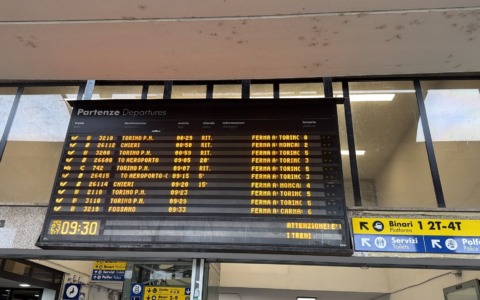 Pendolari in rivolta a Settimo: «Ritardi, cancellazioni e corse limitate, così il servizio ferroviario fa pena»